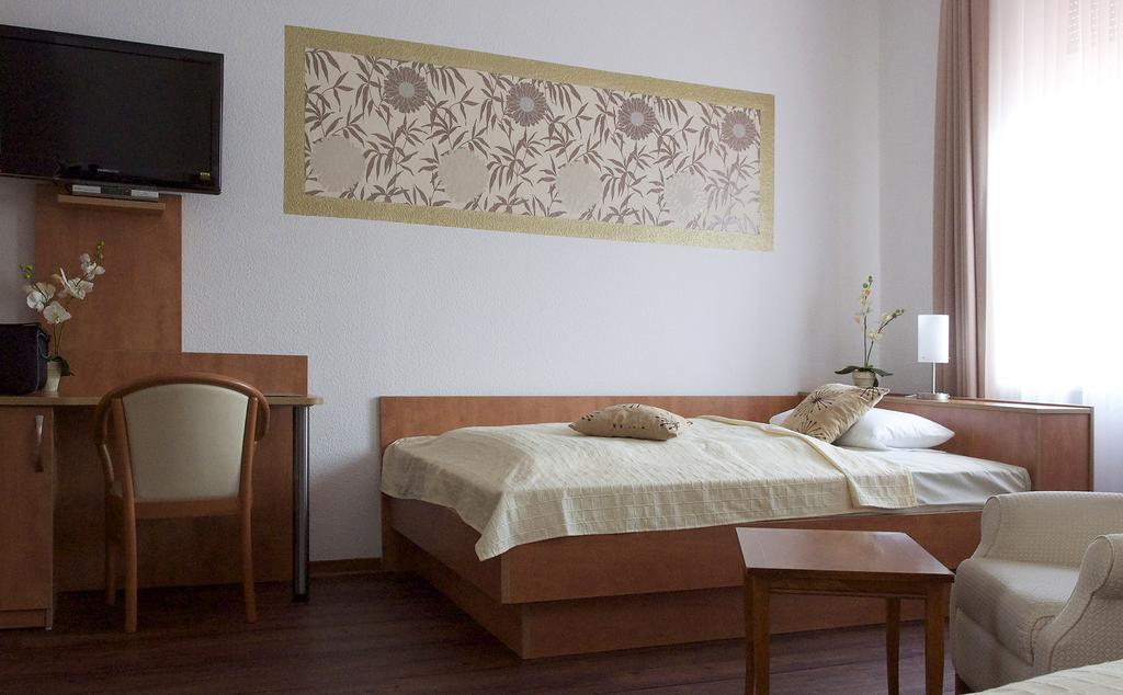 Vier Lowen Hotel 2*